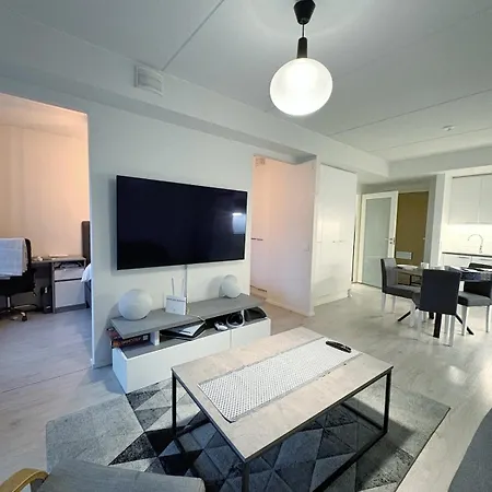 Huoneisto New One Bedroom With Terrace Close To Airport *