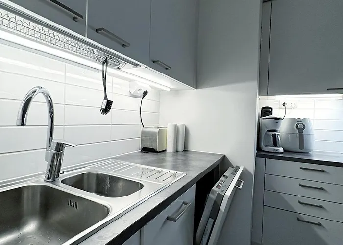 New One Bedroom With Terrace Close To Airport Appartement